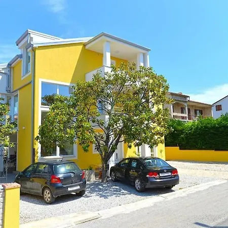 Daire Ground Floor - Friendly In The Garden + Free Parking *