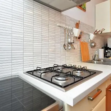 Апартаменты Ground Floor - Friendly In The Garden + Free Parking