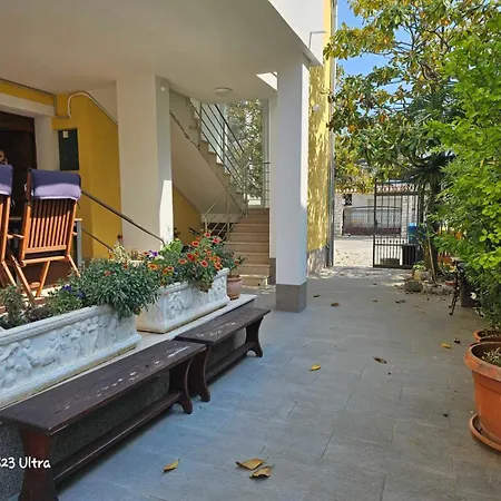 Apartment Ground Floor - Friendly In The Garden + Free Parking Porec